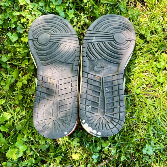 Nike Air Jordan Size 8.5 Men Red, Black and Yellow - Picture 5 of 16